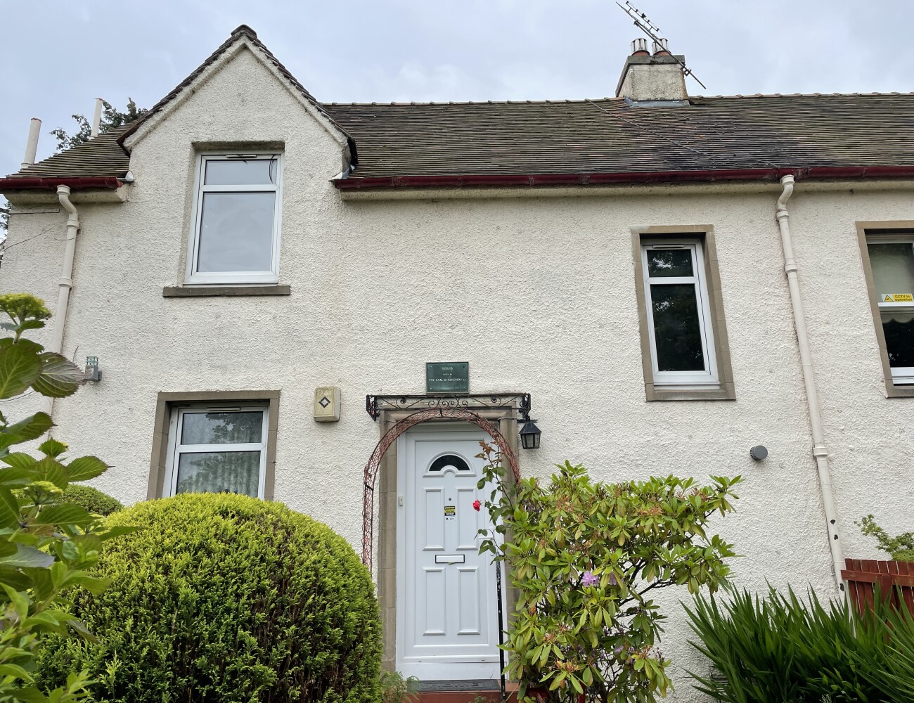 29 Salvesen Gardens, Edinburgh, EH4 5JW Three Bedroom Semi Detached